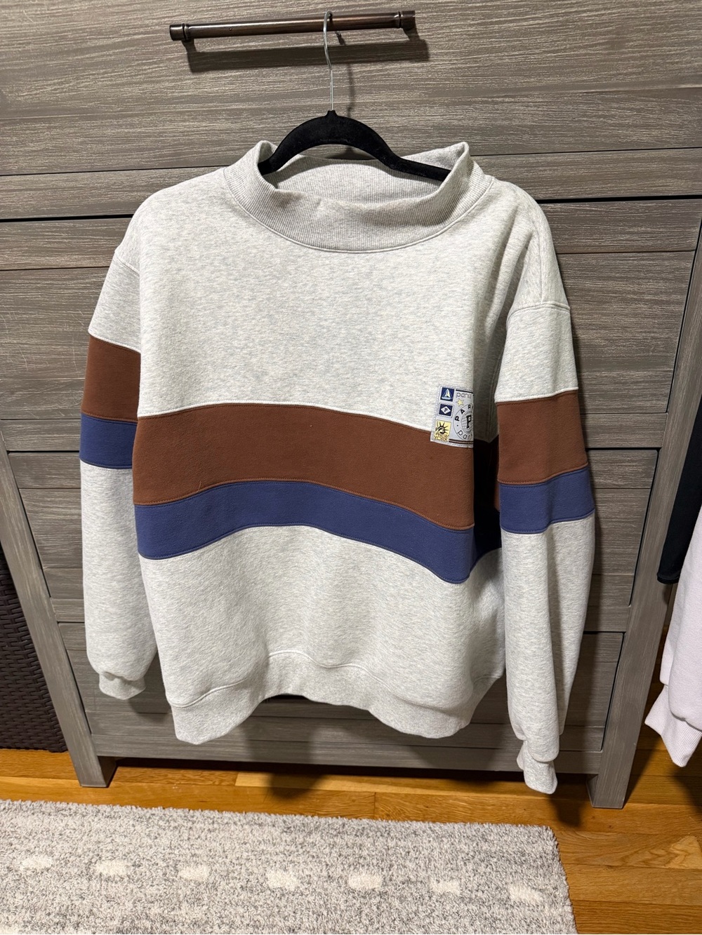 Parke Vintage Striped Mockneck With Nostalgia Patch × 1
Classic Grey / L/XL